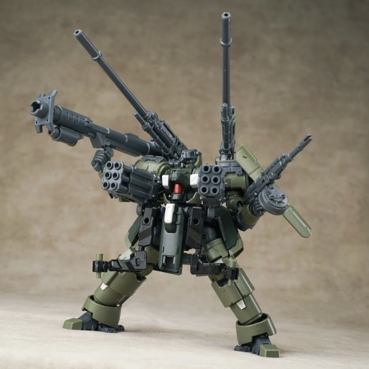 Heavy Equipment Games - Şeyh Anakara ZAROV C1 1/144 Yapılabilir